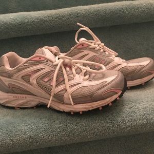 New Balance Pink/Grey/White Sneakers.